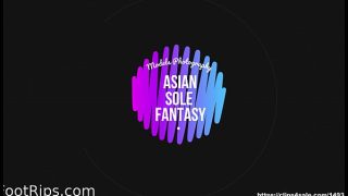 Kaki Asia yang bikin ngiler, siap digoyang-goyangin.