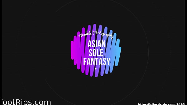 Kaki Asia yang bikin ngiler, siap digoyang-goyangin.