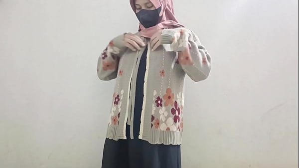 Gadis berjilbab main timun buat puasin nafsu sendiri