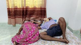 Istri desi tidur satu ranjang sama adik tiri, makin panas makin liar.
