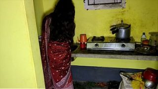 Devar dapur sendirian liat bhabhi, langsung hajar memek basah.
