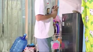 Ngentot ibu tiri hijab, bibir merah basah kena peluh nafsu.