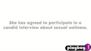 Sarah Arab montok goyangin toket seksi buat kita bertiga sama Playboy