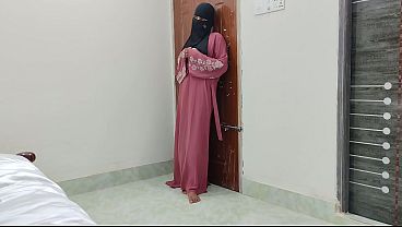 Malu-malu tapi nafsu, cewek hijab India pertama kali digenjot puas.