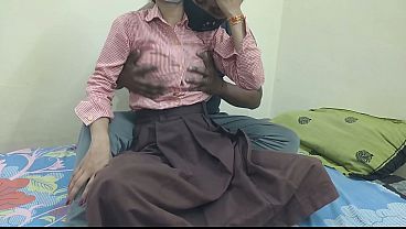 Cewek kuliah India digebukin pacar di kamar, crot di dalem