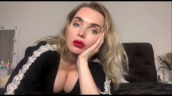 Annette si ibu tiri seksi lagi panas colmekin diri buat anak tiri, sementara bapak sibuk kerja.