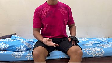 Ibu tiri bantu anak tiri yang luka mandi, lalu goda dia. Akhirnya berujung ngecap kontolnya, sebelum digenjot keras.