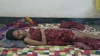 Desi Bhabhi Digembosin Tetangga Sampai Keras
