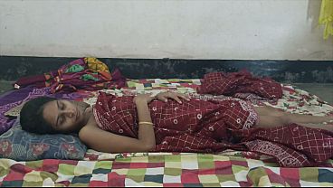 Desi Bhabhi Digembosin Tetangga Sampai Keras