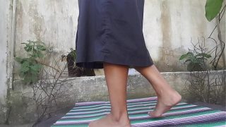 Arab desi, goyangannya bikin ngilu, bibirnya merah, pinggulnya liar bikin mabok kepayang.