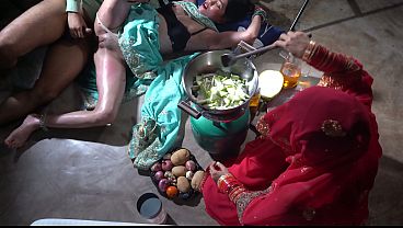 Ibu tiri dapur XXX, tante India di dapur, mak tiri desi dalam bahasa Hindi, mak tiri desi yang bikin panas