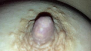 Sentuh buah dada cewek China pas lagi sange.