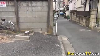 Orang Asia ini ngeluarin hawa panasnya, bikin liur meleleh.