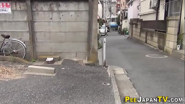 Orang Asia ini ngeluarin hawa panasnya, bikin liur meleleh.