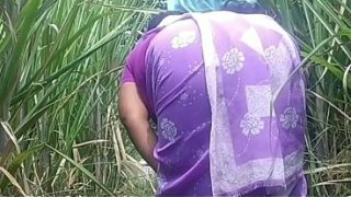 Desa India, pasangan bercinta liar di alam terbuka.