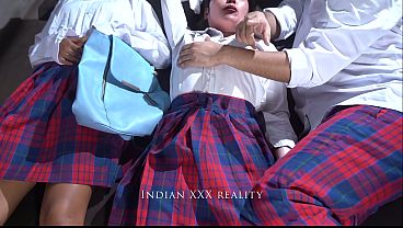 XXX kakak tiri India sama adik tiri dan adik tiri lagi, gaya hot dan nakal dalam bahasa Hindi