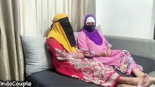 Nih yang baru, cewek-cewek saling jilat dan mainin satu sama lain, enak banget!