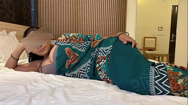 Sasur ji godain baru nikahi bahu, terus ngewe dia keras-keras pake suara Hindi