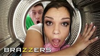 BRANDAL – Adek Gak Bisa Gerak Jadi Alasan Ngewe Sampai Mampus, Kompilasi Bintang Porno Terseksi Brazzers