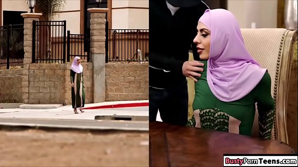 Babe Arab ngewe sambil ngewe, kontol digebukin dan dimasukin