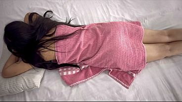 NRI cewek dientot waiternya sambil bokongnya dipijit, lalu kontolnya masuk ke memek dan pantat gede.