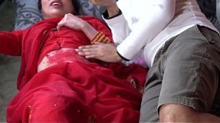 Ngentot ibu tiri desi India di festival Holi, panas dan basah kuyup, suara desahan bikin makin liar