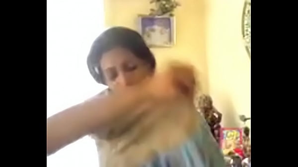 Malu-malu tapi pengen digojlok sama cowoknya.