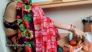 भारतीय देसी फल बेचने वाली रंडी ने भाव तय करने के लिए ग्राहक के संग जोरदार चुदाई की हिंदी ऑडियो