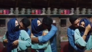 Banget, abang Karachi remas-remas tetek adek sendiri di belakang bokap nyokap
