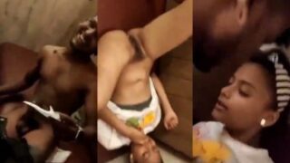 Bule Bihari ngecrotin memek ceweknya sampe penuh di video MMS desi