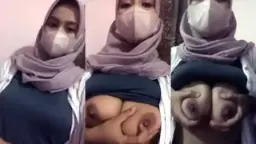 Dapet kiriman pap toket gede hijab, langsung makin tegang.