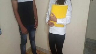 Manajer ngebut pegawainya di toilet, bikin basah semua.