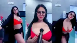 Sandra Toge Cantik, Host Mango yang Bikin Muncrat