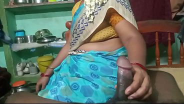 Ibu tiri dan anak tiri di desa main ranjang, bikin video sendiri.