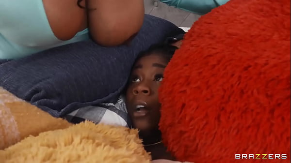Download Penuh: Pelacur Bantal Suka Bertiga Bareng Brazzers di https://zzfull.com/haz