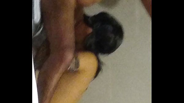 Neha nyeremin kontol tiri sambil mandi, suara Hindi bikin makin panas