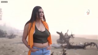 Foto cewek desi seksi bikin makin tegang, pose menggoda bikin pengen liat lebih.