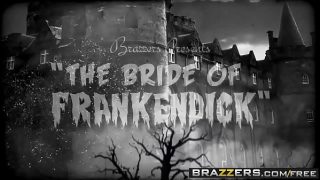 Ibu tiri lagi sange berat, suami gak pulang-pulang, akhirnya main sama monster kontol Frankenstein.