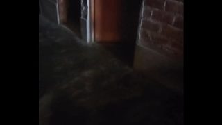 Gue ibu muda seksi, lo bayar dikit, lo boleh masuk ke rumah gue.