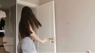 Sial, step sis ngasih lubangnya yang sempit buat 1x bersihin, tapi gue ngewein dia keras sampe crot di muka