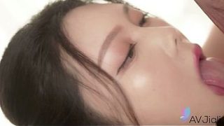 Cewek cina seksi Ban Ban digenjot sampe meringis.