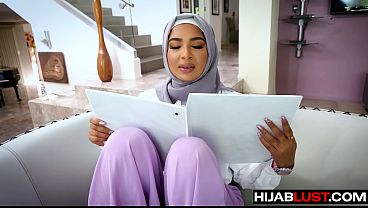 Bajingan hijab manis belajar nyedot kontol biar cepet adaptasi – Hijablust