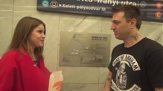 Cewek Rusia ABG Dapat CUM di PUSSY SUBURnya dari Cowok Amerika Asing!