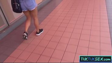 Gadis lokal Thailand digauli di dalam hotel setelah dijemput pakai tuk-tuk