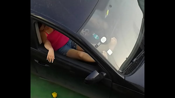 Gadis Arab seksi ngacengin di tempat umum, bikin malu semua yang lihat.