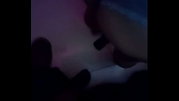 Ibu muda 31 tahun, goyang di jalan, temen maboknya malah ngajak crot bareng.