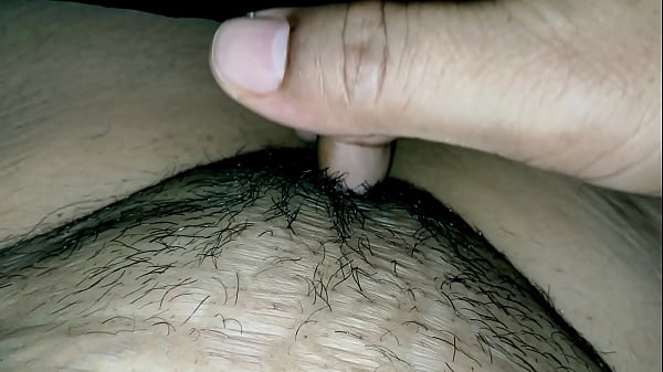 Ibu tiri montok setuju tidur satu ranjang sama anak tiri.