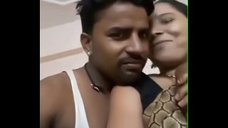 Desi tante montok, susu gede ditekanin sambil digoyangin
