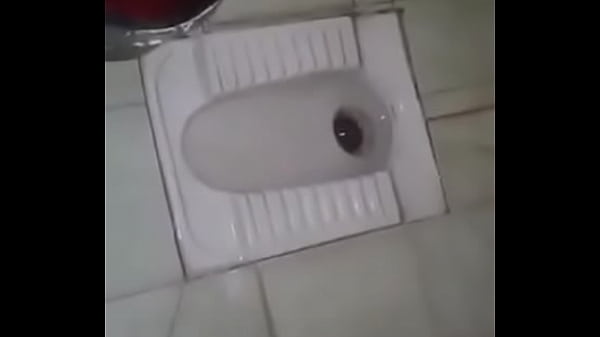 Desi pasangan lagi crot di toilet
