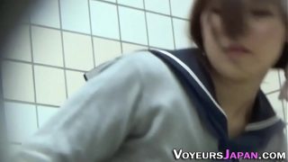 Cewek Jepang remaja main kacang, bikin makin basah.